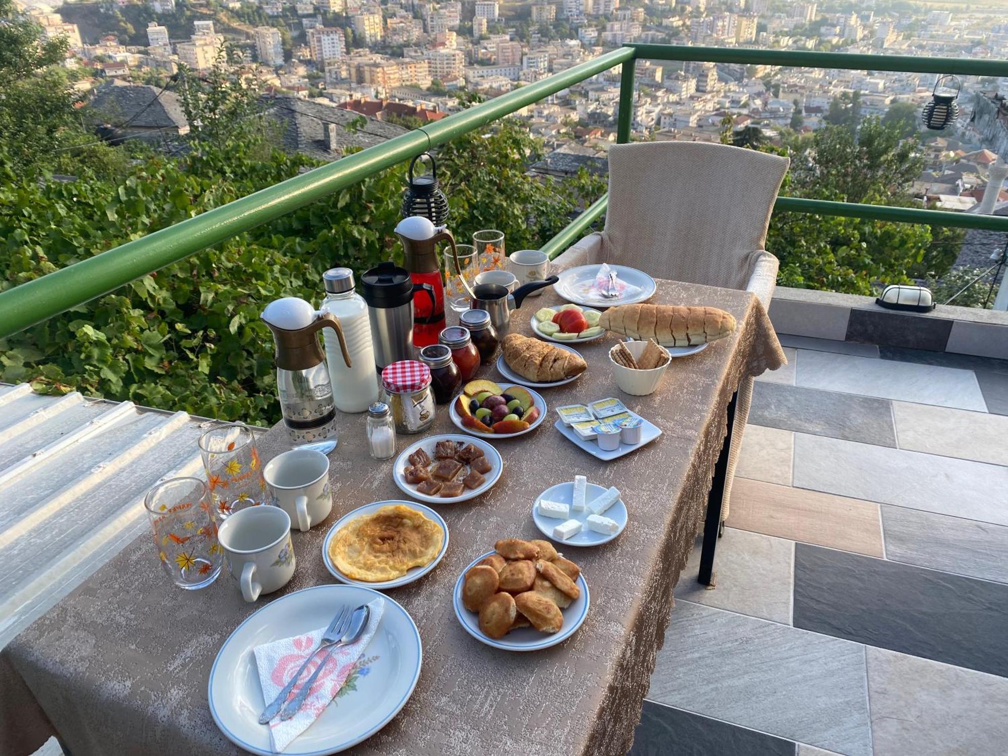 Panoramic View Guest House Gjirokastra Kültér fotó